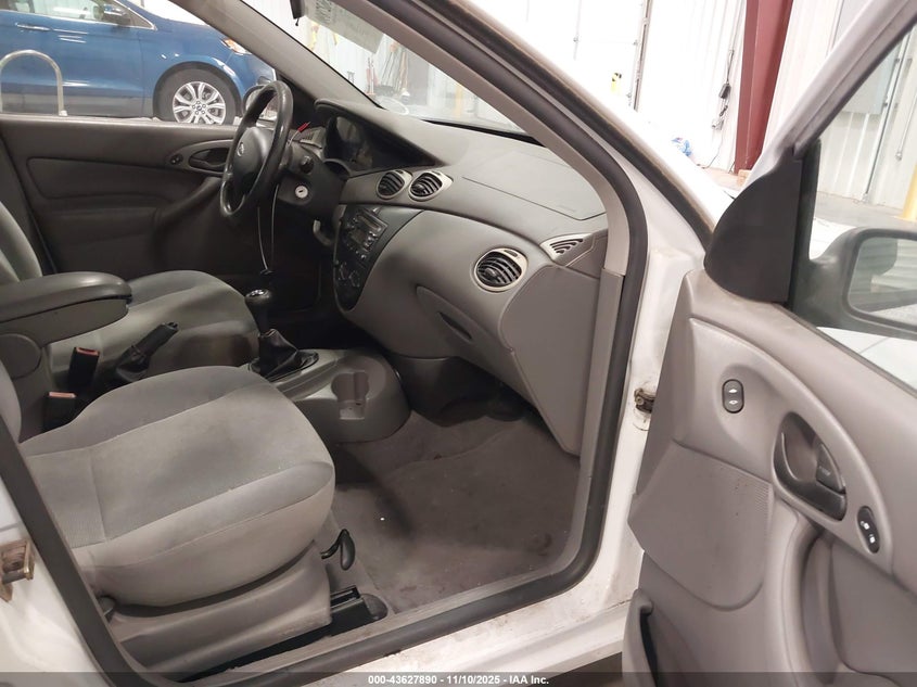 1FAFP34P32W130486 2002 FORD FOCUS photo no. 5