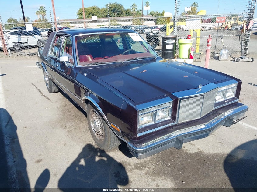 1C3XF66P9JW180070 CHRYSLER FIFTH AVENUE Photo 1