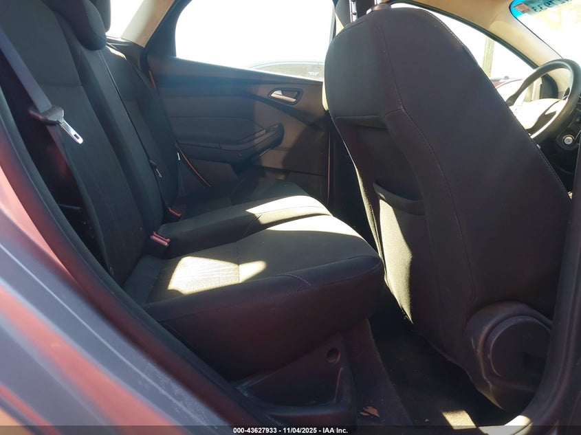 1FADP3K27FL329014 2015 FORD FOCUS photo no. 8