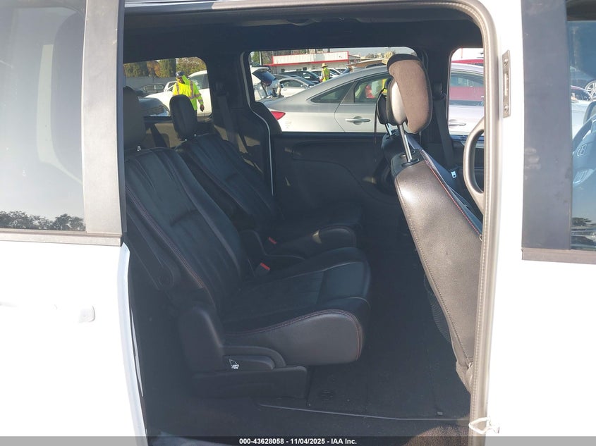 2015 Dodge Grand Caravan R/T VIN: 2C4RDGEG9FR566716 Lot: 43628058