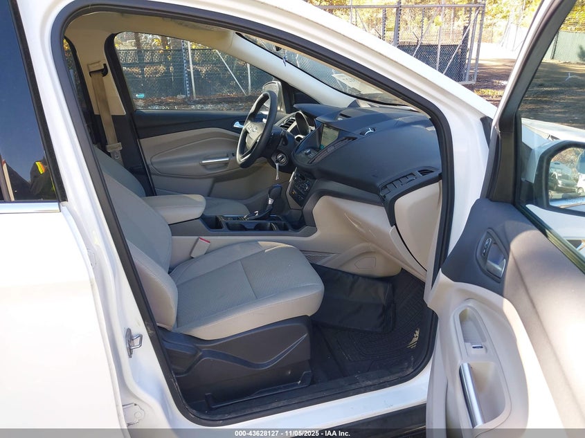 1FMCU9GD6HUB61886 2017 FORD ESCAPE photo no. 5