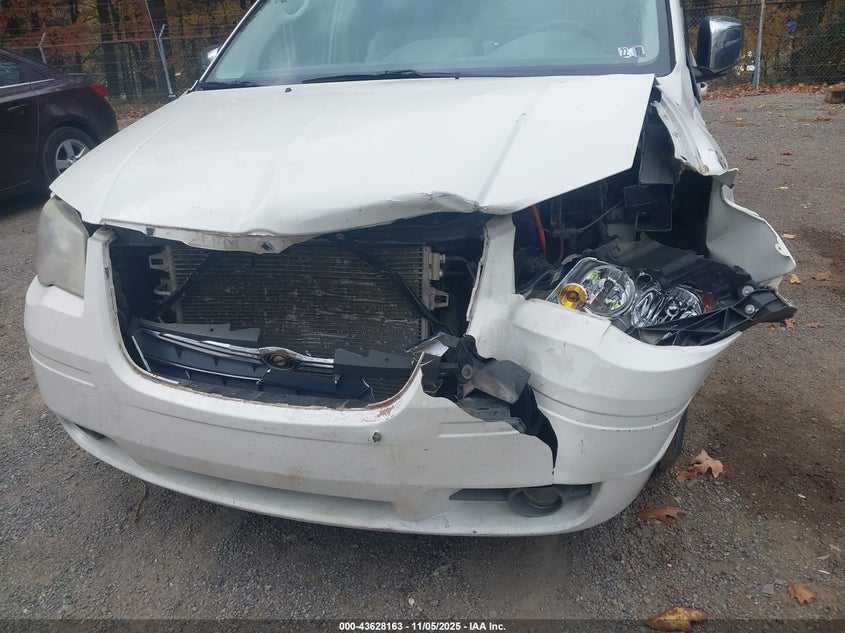 2008 Chrysler Town & Country Touring VIN: 2A8HR54P78R111281 Lot: 43628163