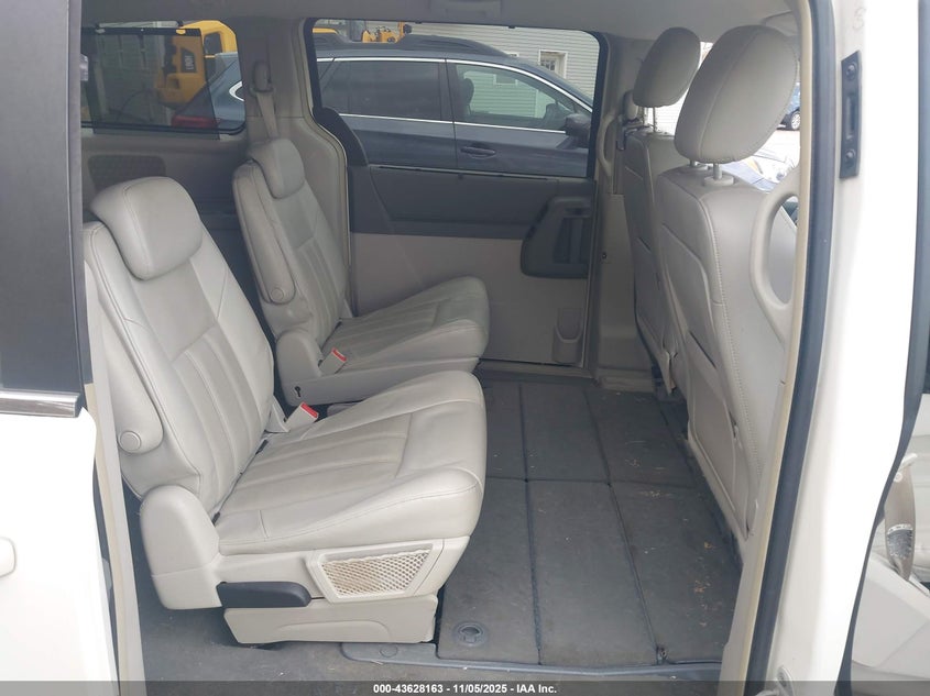 2008 Chrysler Town & Country Touring VIN: 2A8HR54P78R111281 Lot: 43628163