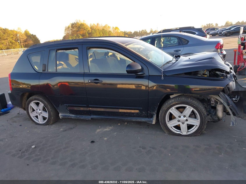 2008 Jeep Compass Sport VIN: 1J8FT47W48D785817 Lot: 43628232