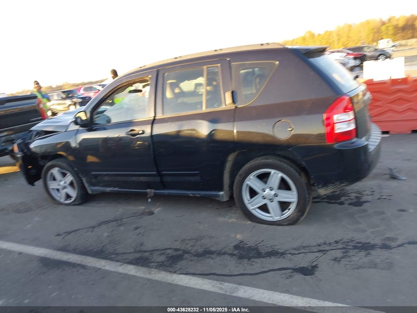 2008 Jeep Compass Sport VIN: 1J8FT47W48D785817 Lot: 43628232