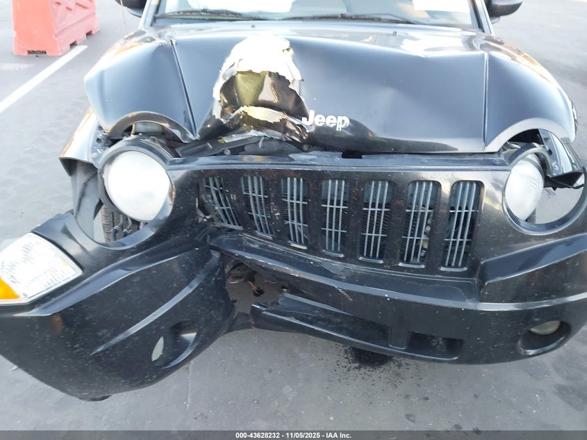 2008 Jeep Compass Sport VIN: 1J8FT47W48D785817 Lot: 43628232