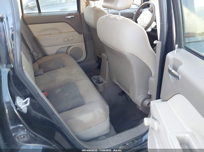 2008 Jeep Compass Sport VIN: 1J8FT47W48D785817 Lot: 43628232