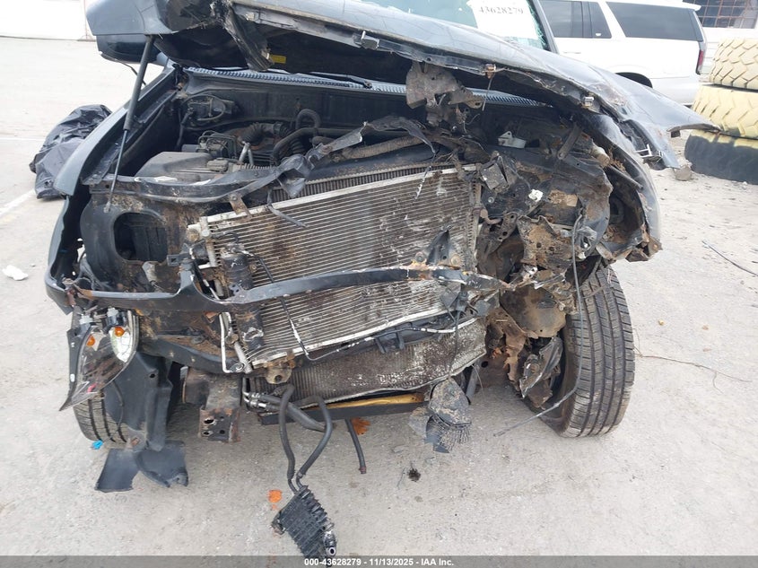 2004 Toyota Sequoia Limited V8 VIN: 5TDBT48A24S228699 Lot: 43628279