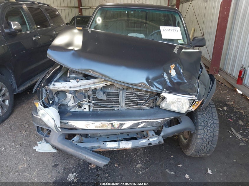 5TENM92NX2Z009623 2002 TOYOTA TACOMA photo no. 10