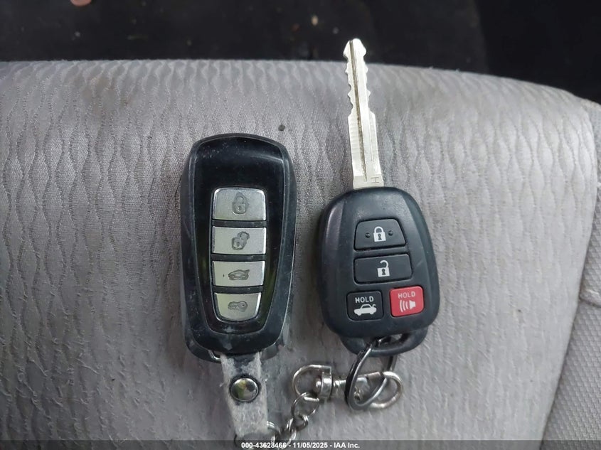 2014 TOYOTA COROLLA LE - 2T1BURHE1EC034849