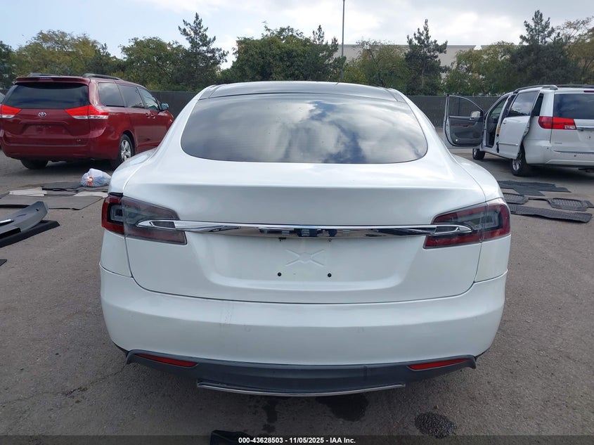 2013 Tesla Model S VIN: 5YJSA1CN6DFP28030 Lot: 43628503