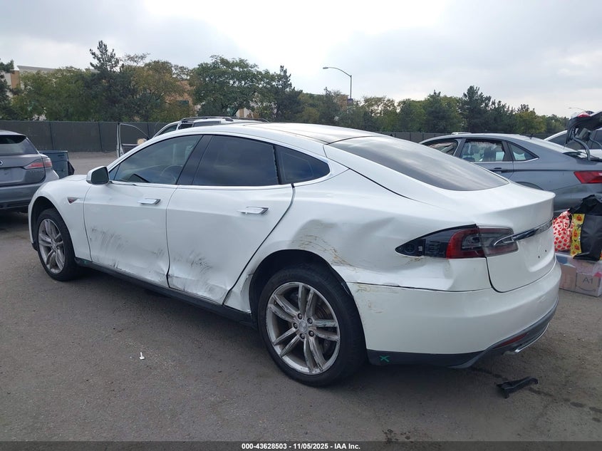 2013 Tesla Model S VIN: 5YJSA1CN6DFP28030 Lot: 43628503