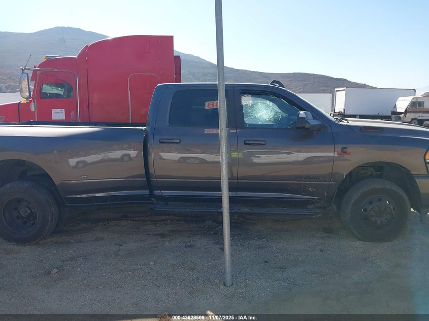 2020 Ram 3500 Big Horn 4X4 8' Box VIN: 3C63RRHL7LG201231 Lot: 43628509