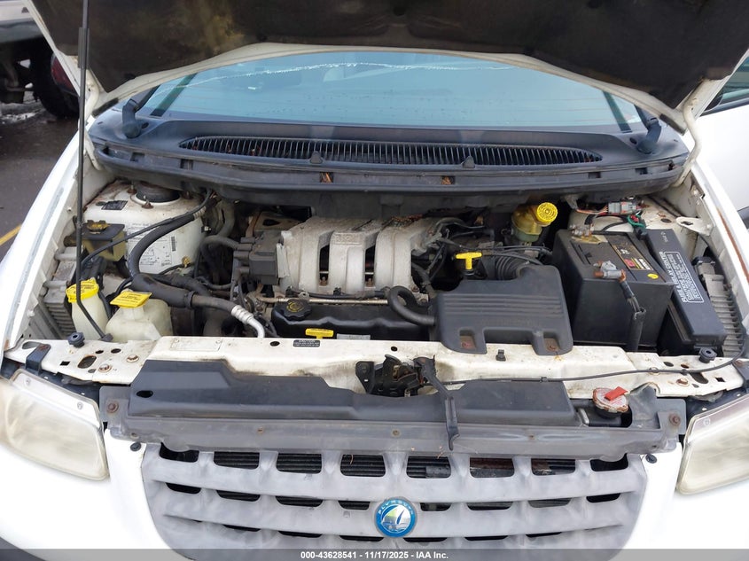 2P4GP45G7WR557456 1998 PLYMOUTH VOYAGER photo no. 10
