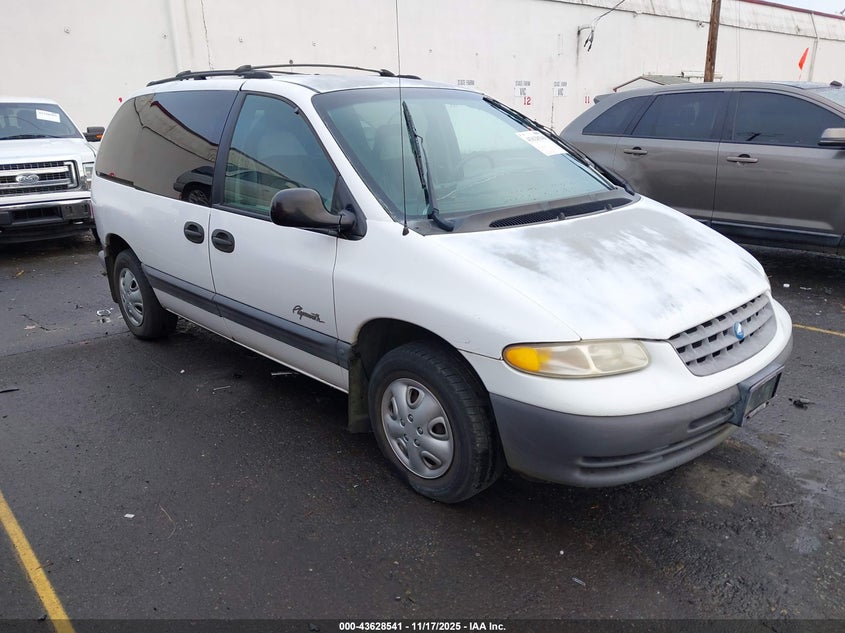 2P4GP45G7WR557456 1998 Plymouth Voyager Se auction photo 1