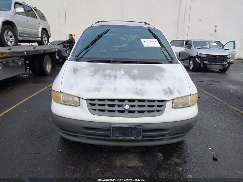 2P4GP45G7WR557456 1998 PLYMOUTH VOYAGER photo no. 6