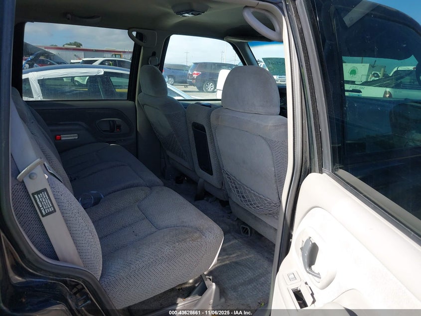 1996 GMC Yukon VIN: 1GKEK13R8TJ749874 Lot: 43628661