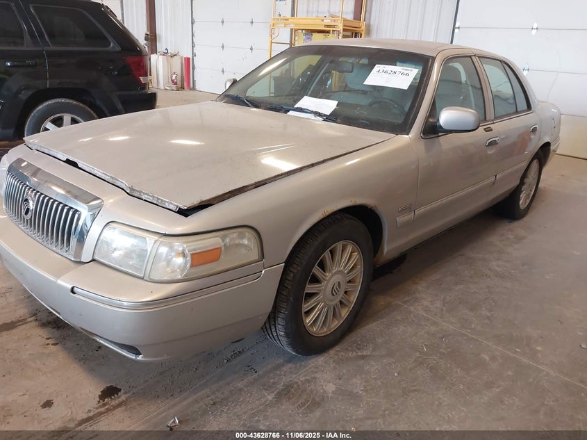 2MEHM75V79X606963 2009 MERCURY GRAND MARQUIS photo no. 2