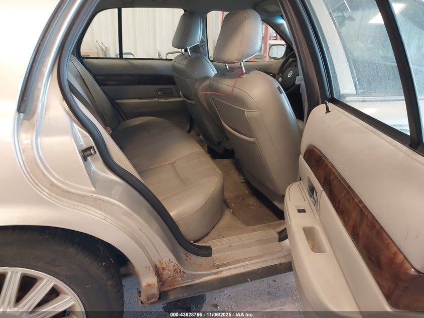 2MEHM75V79X606963 2009 MERCURY GRAND MARQUIS photo no. 8