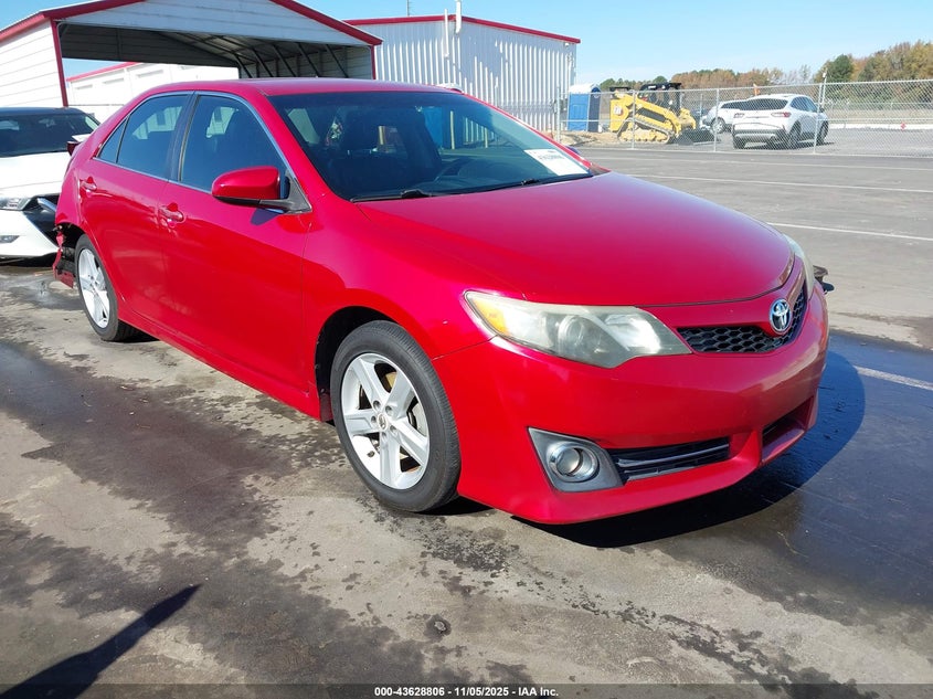 TOYOTA CAMRY SE