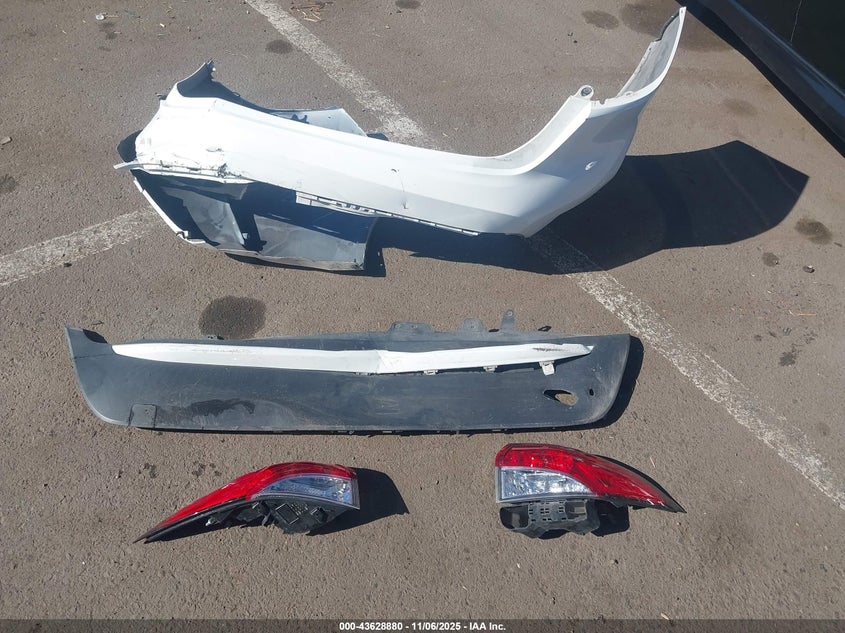 2021 TOYOTA COROLLA HYBRID LE - JTDEAMDE0MJ009846