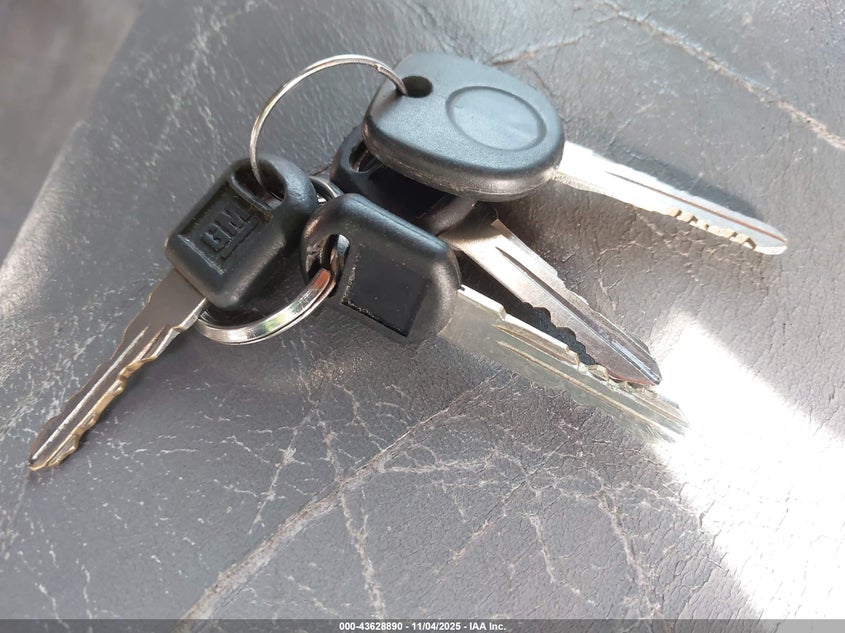 2000 GMC Yukon Denali VIN: 1GKEK63RXYR183092 Lot: 43628890