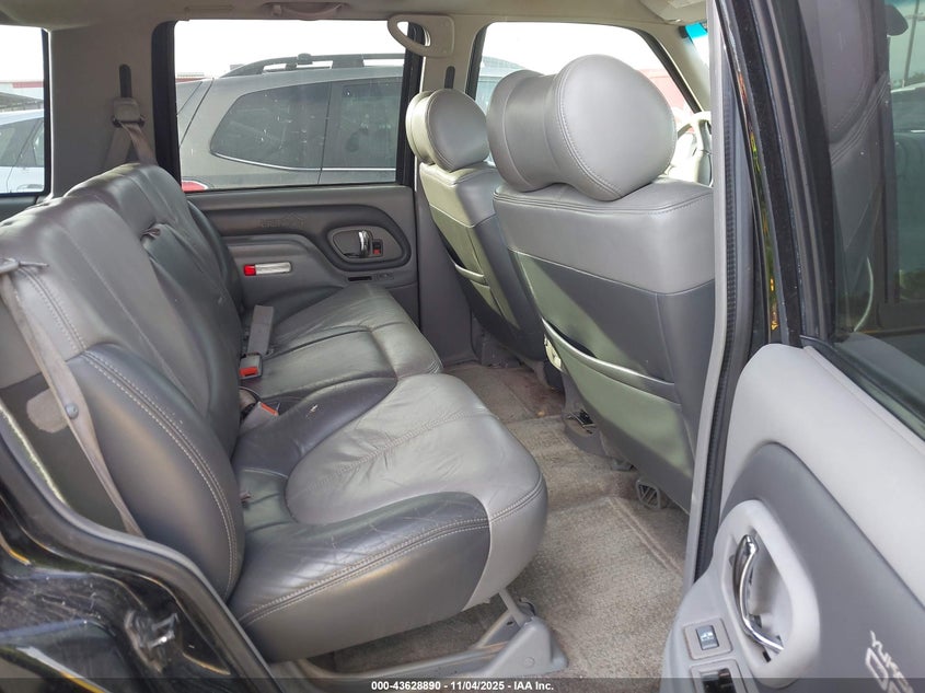 2000 GMC Yukon Denali VIN: 1GKEK63RXYR183092 Lot: 43628890