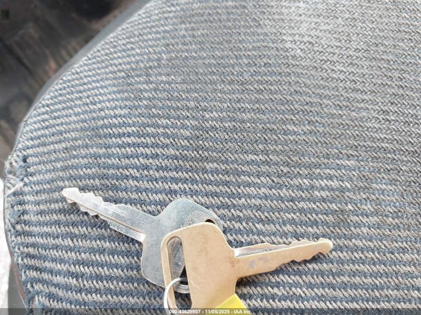 2000 Isuzu Npr VIN: 4KLB4B1R7YJ802878 Lot: 43628907