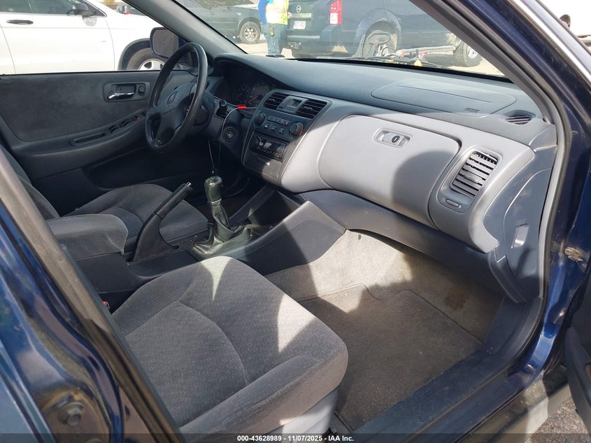 1HGCG55432A132203 2002 HONDA ACCORD photo no. 5