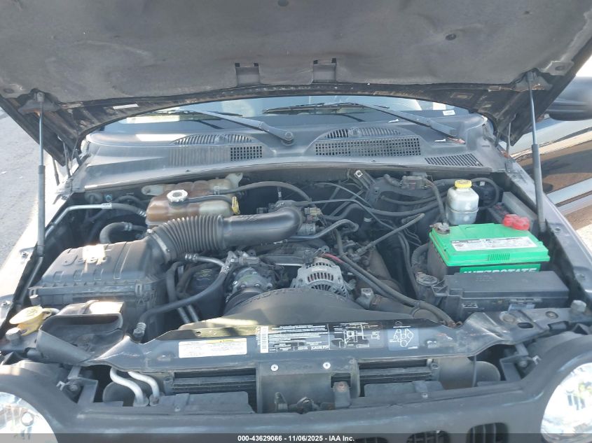 2004 Jeep Liberty Sport VIN: 1J4GL48K44W229474 Lot: 43629066