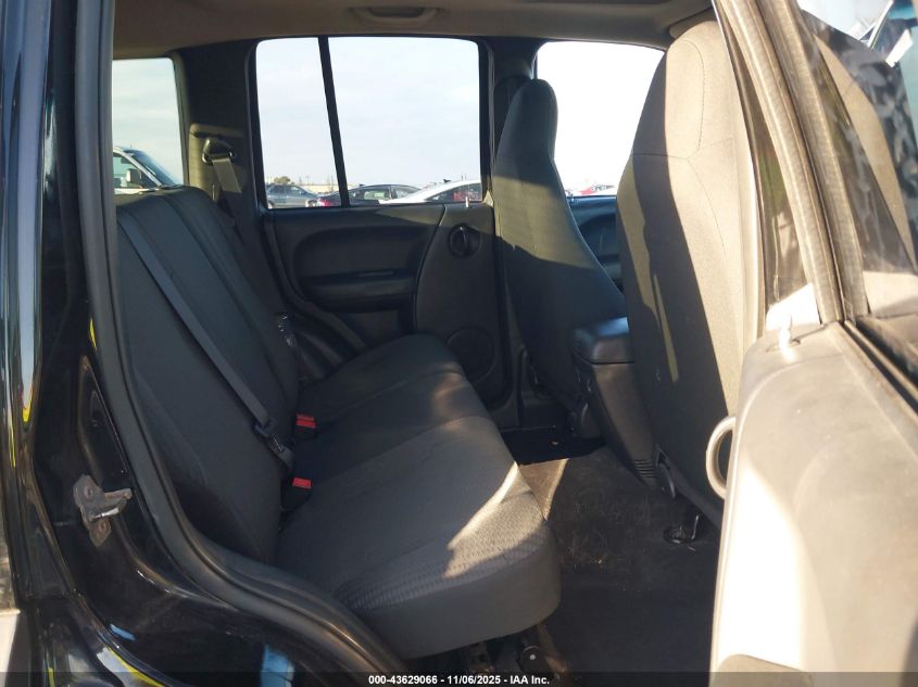 2004 Jeep Liberty Sport VIN: 1J4GL48K44W229474 Lot: 43629066