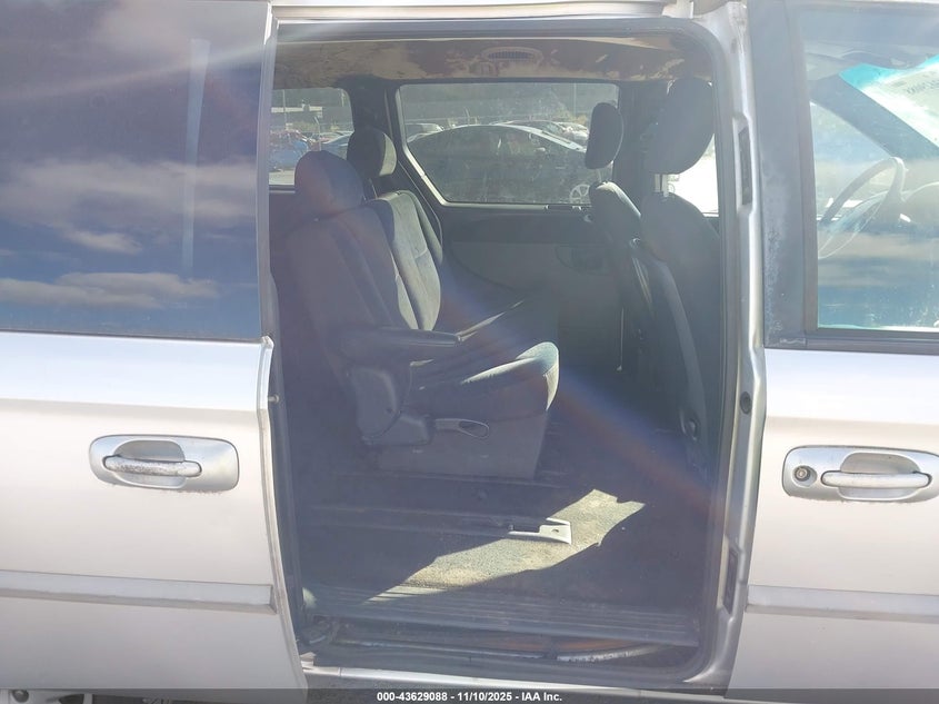 2001 Dodge Grand Caravan Sport VIN: 2B4GP44301R366776 Lot: 43629088