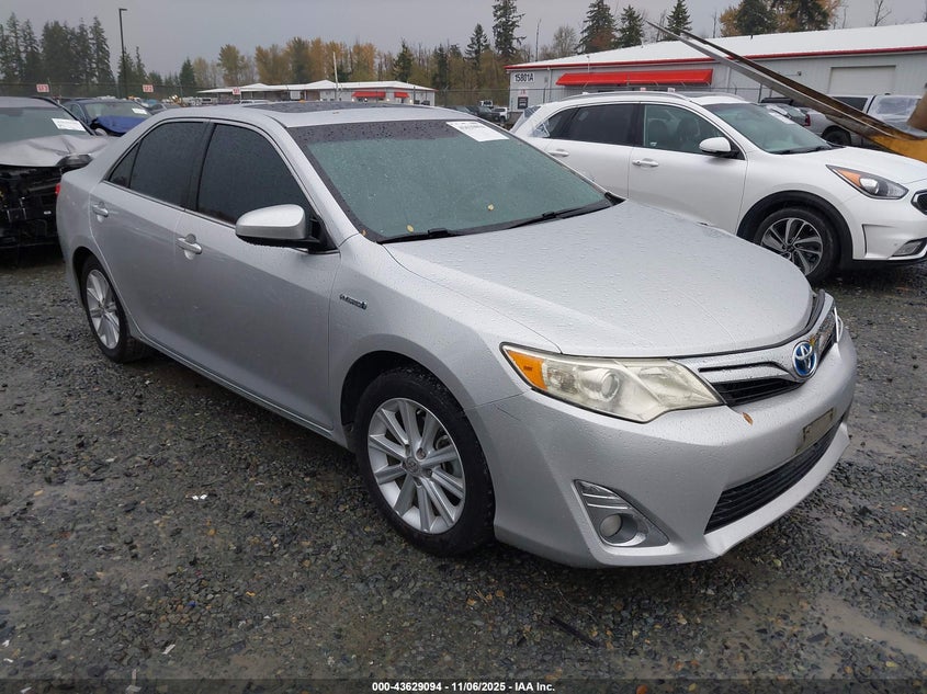 TOYOTA CAMRY HYBRID XLE