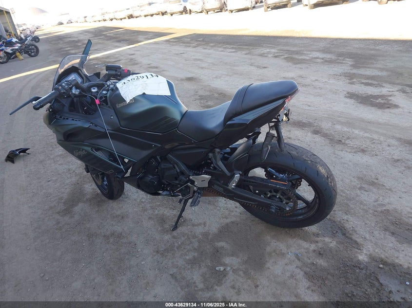 2025 Kawasaki Ex650 P