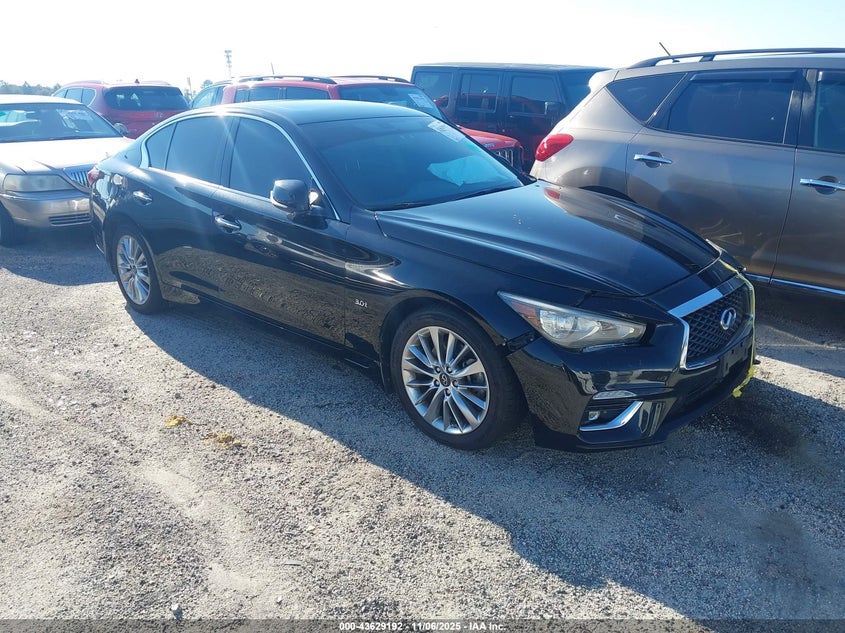 INFINITI Q50 LUXE AWD