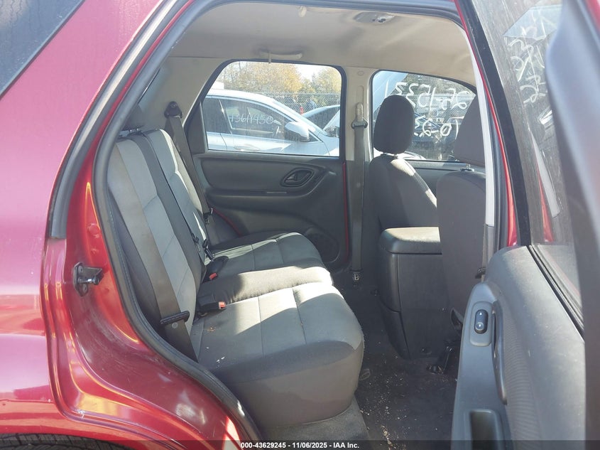 2005 Ford Escape Xls VIN: 1FMYU02ZX5KC79452 Lot: 43629245