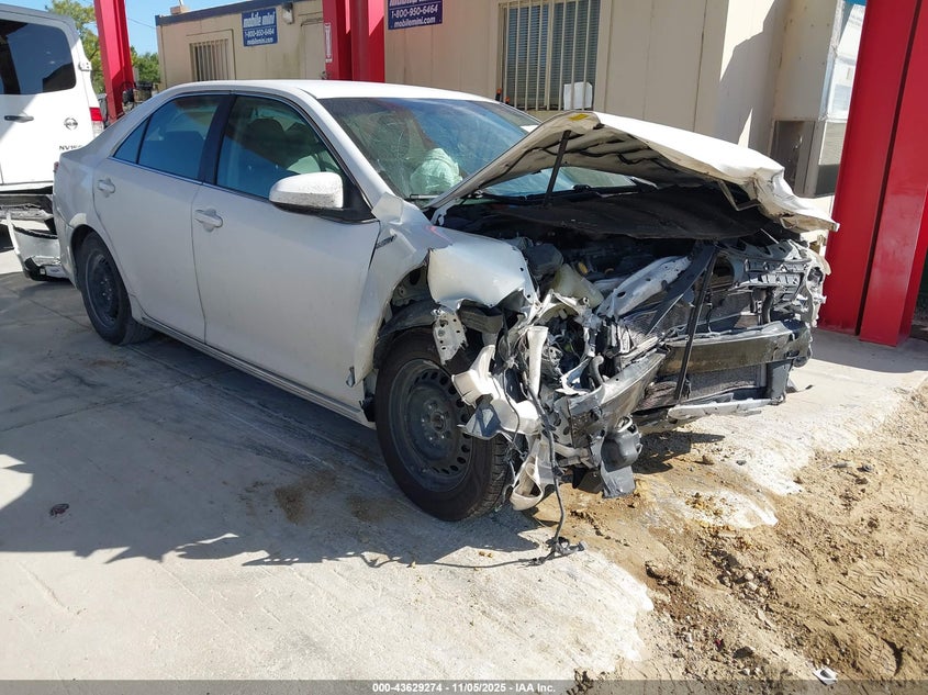 TOYOTA CAMRY HYBRID LE