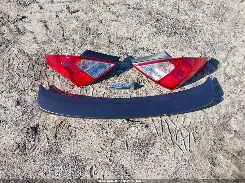 2015 NISSAN VERSA 1.6 SV - 3N1CN7AP0FL942082