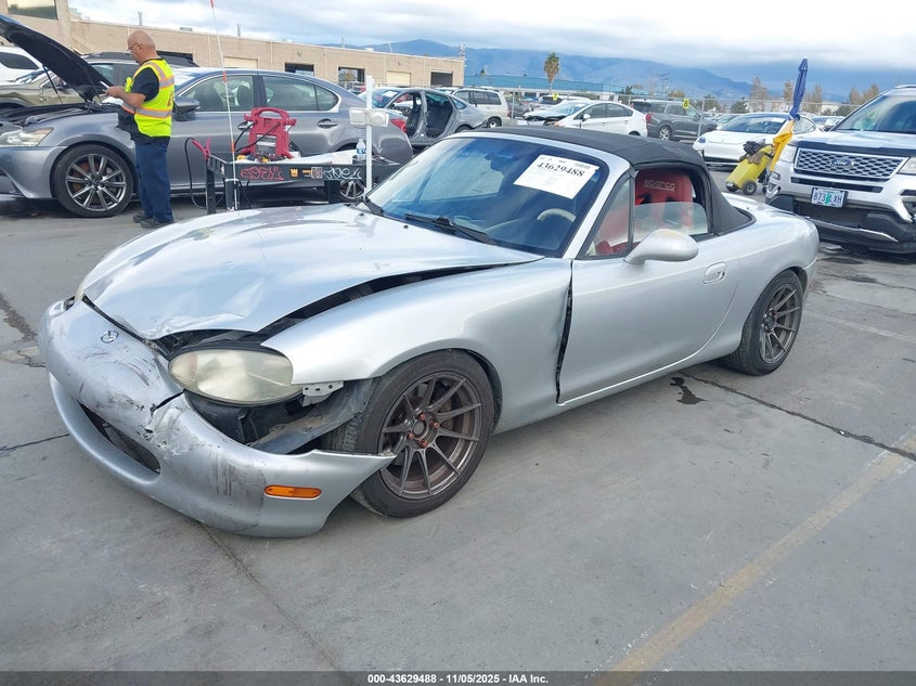 JM1NB3534X0131320 1999 MAZDA MX-5 photo no. 2