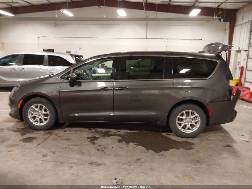 2017 Chrysler Pacifica Touring VIN: 2C4RC1DG5HR748644 Lot: 43629598