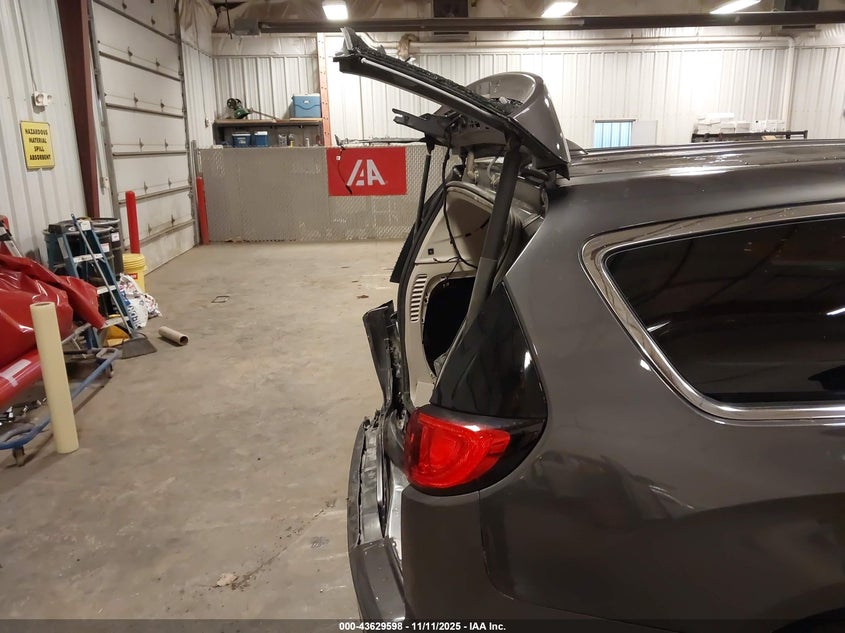 2017 Chrysler Pacifica Touring VIN: 2C4RC1DG5HR748644 Lot: 43629598