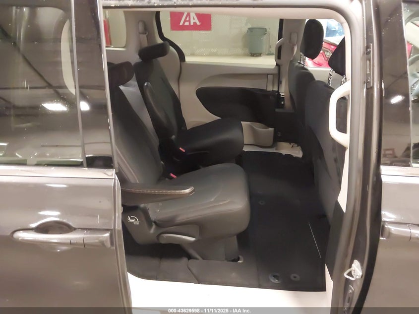 2017 Chrysler Pacifica Touring VIN: 2C4RC1DG5HR748644 Lot: 43629598