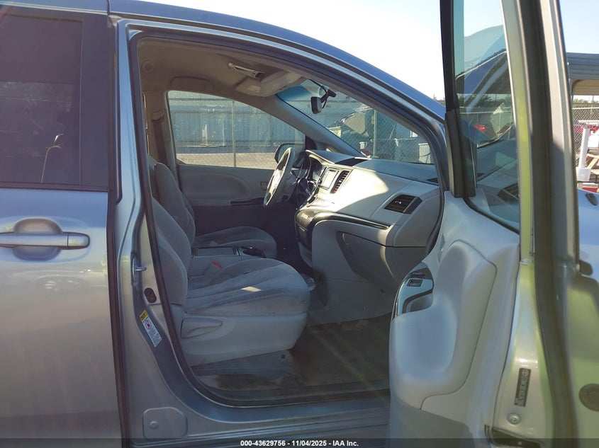 2013 TOYOTA SIENNA LE V6 8 PASSENGER 5TDKK3DC4DS347066