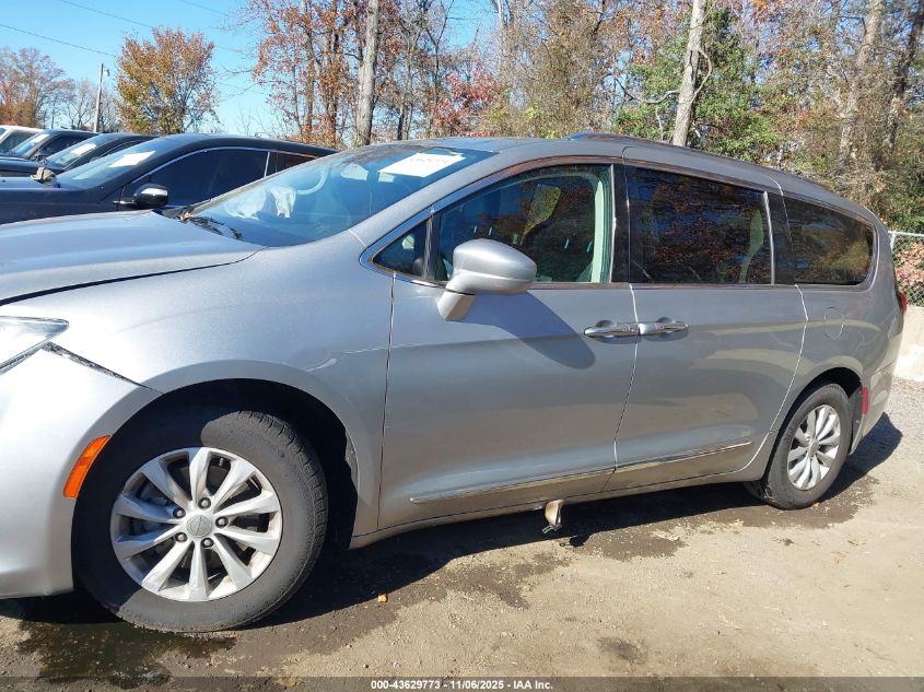2018 Chrysler Pacifica Touring L VIN: 2C4RC1BG6JR331185 Lot: 43629773
