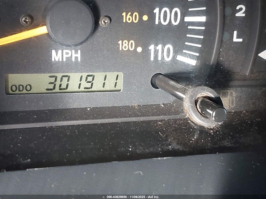 2002 Toyota Tundra Ltd V8 VIN: 5TBRT381X2S255728 Lot: 43629856