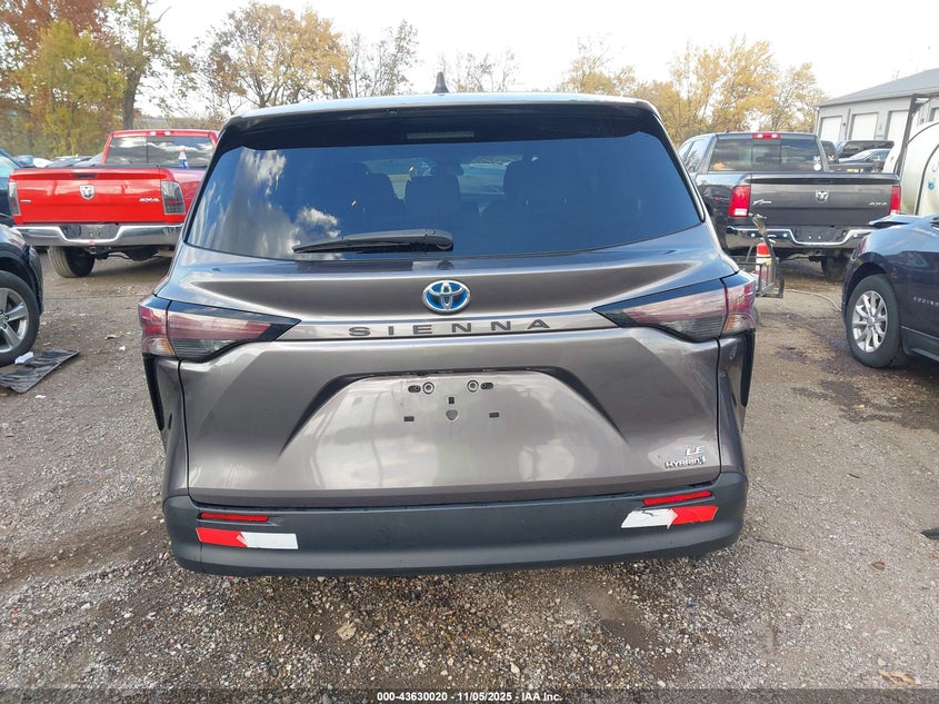 2023 TOYOTA SIENNA LE 5TDKRKEC2PS156450