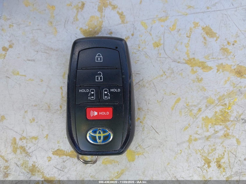 2023 TOYOTA SIENNA LE 5TDKRKEC2PS156450