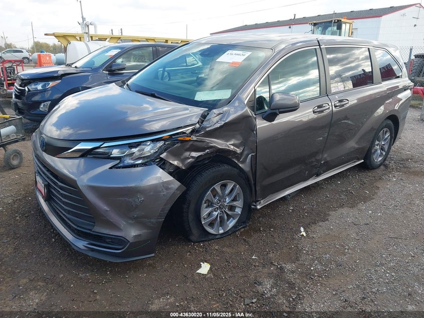 2023 TOYOTA SIENNA LE 5TDKRKEC2PS156450
