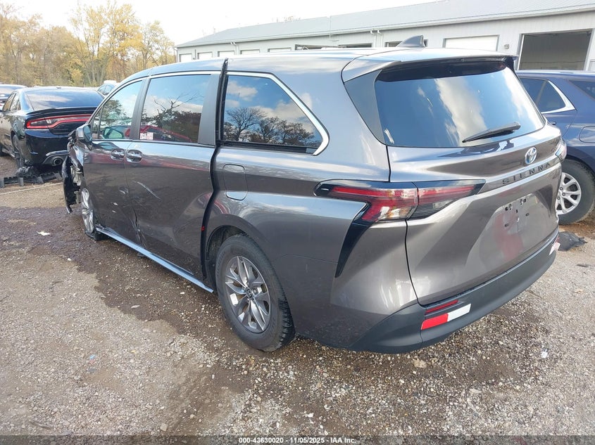 2023 TOYOTA SIENNA LE 5TDKRKEC2PS156450
