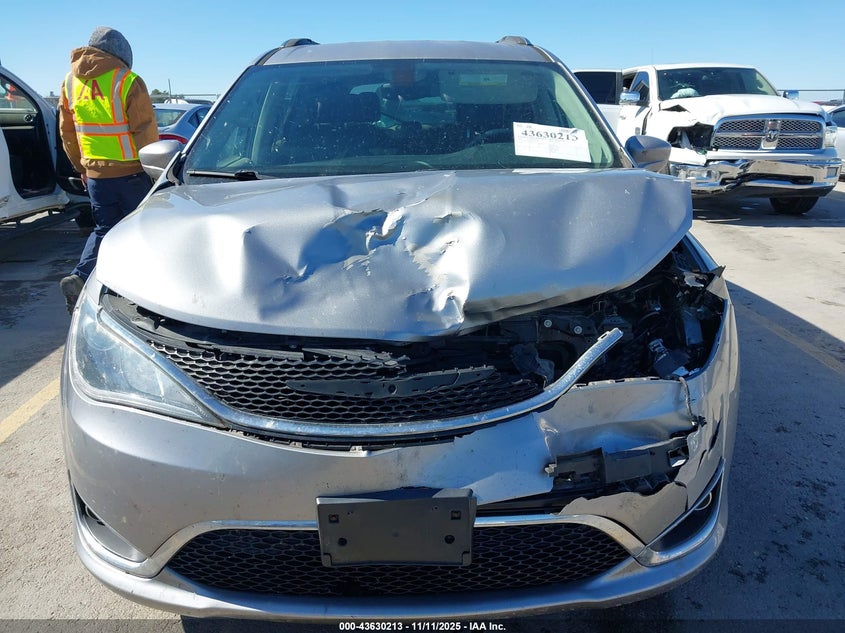 2019 Chrysler Pacifica Touring L VIN: 2C4RC1BG6KR539732 Lot: 43630213